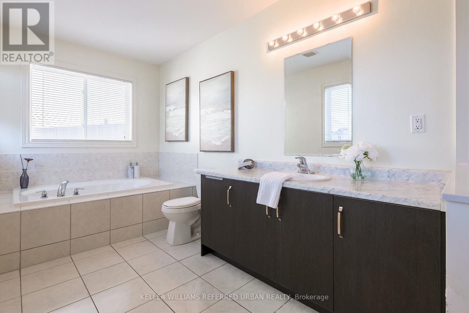 Photo 33 of 30 Henry Smith Avenue, Clarington ON