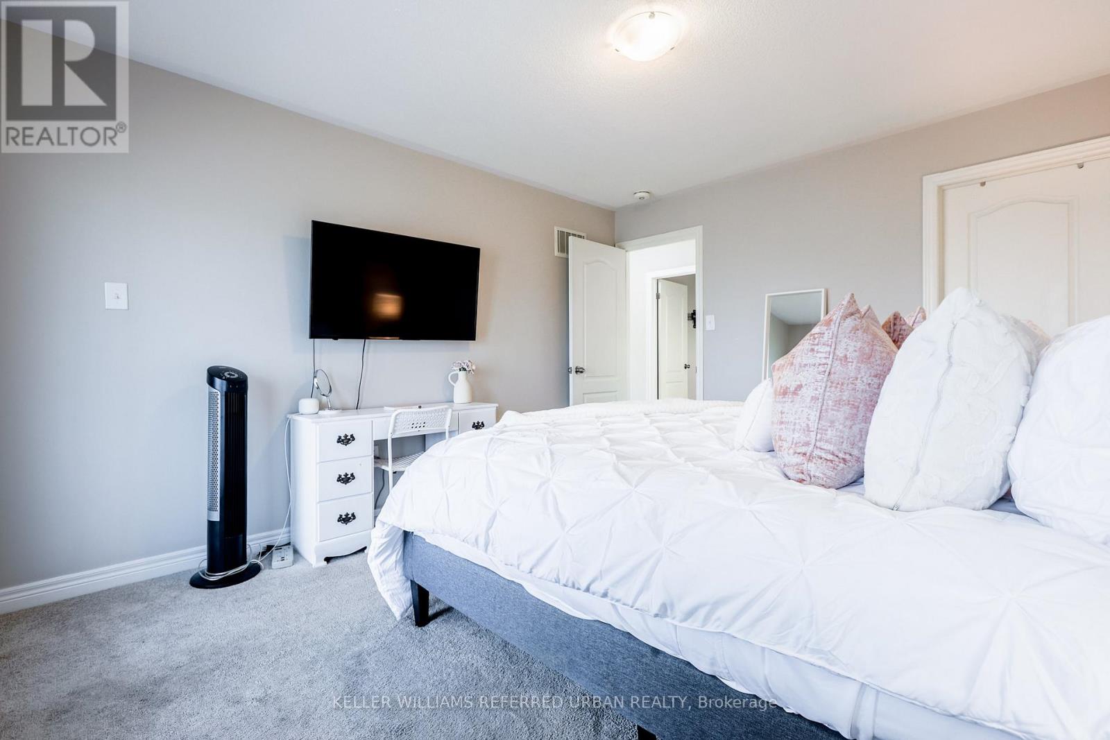 Photo 41 of 30 Henry Smith Avenue, Clarington ON