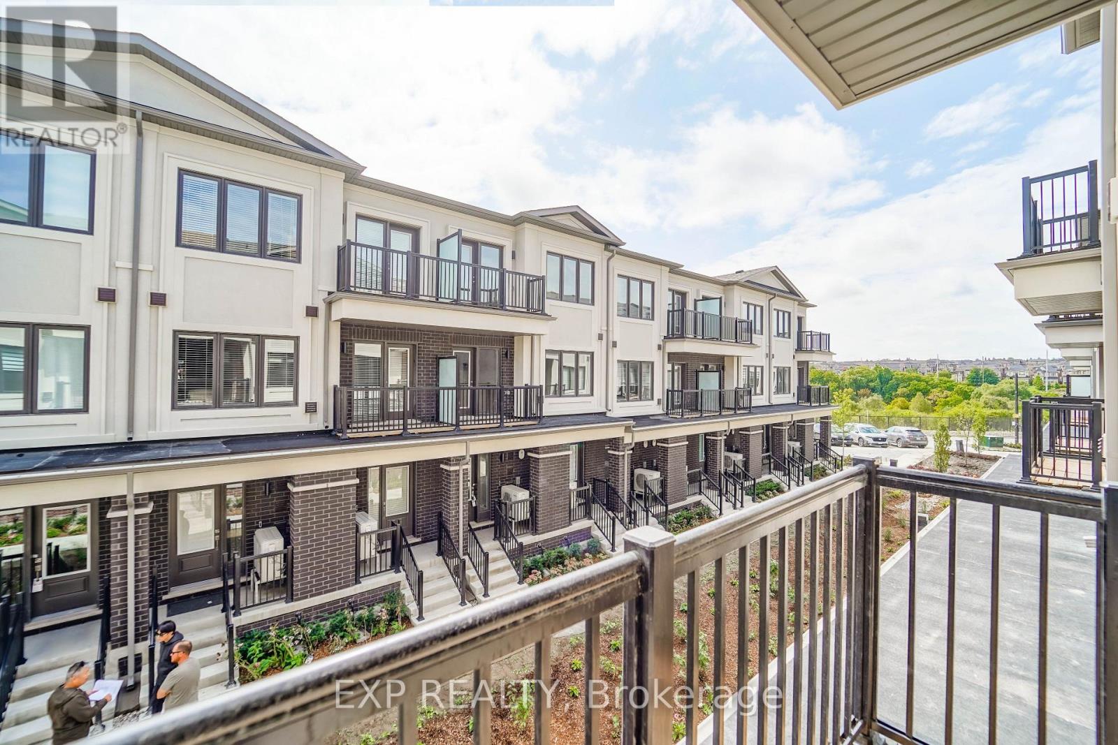 Photo 15 of 93 Matawin Lane, Richmond Hill ON