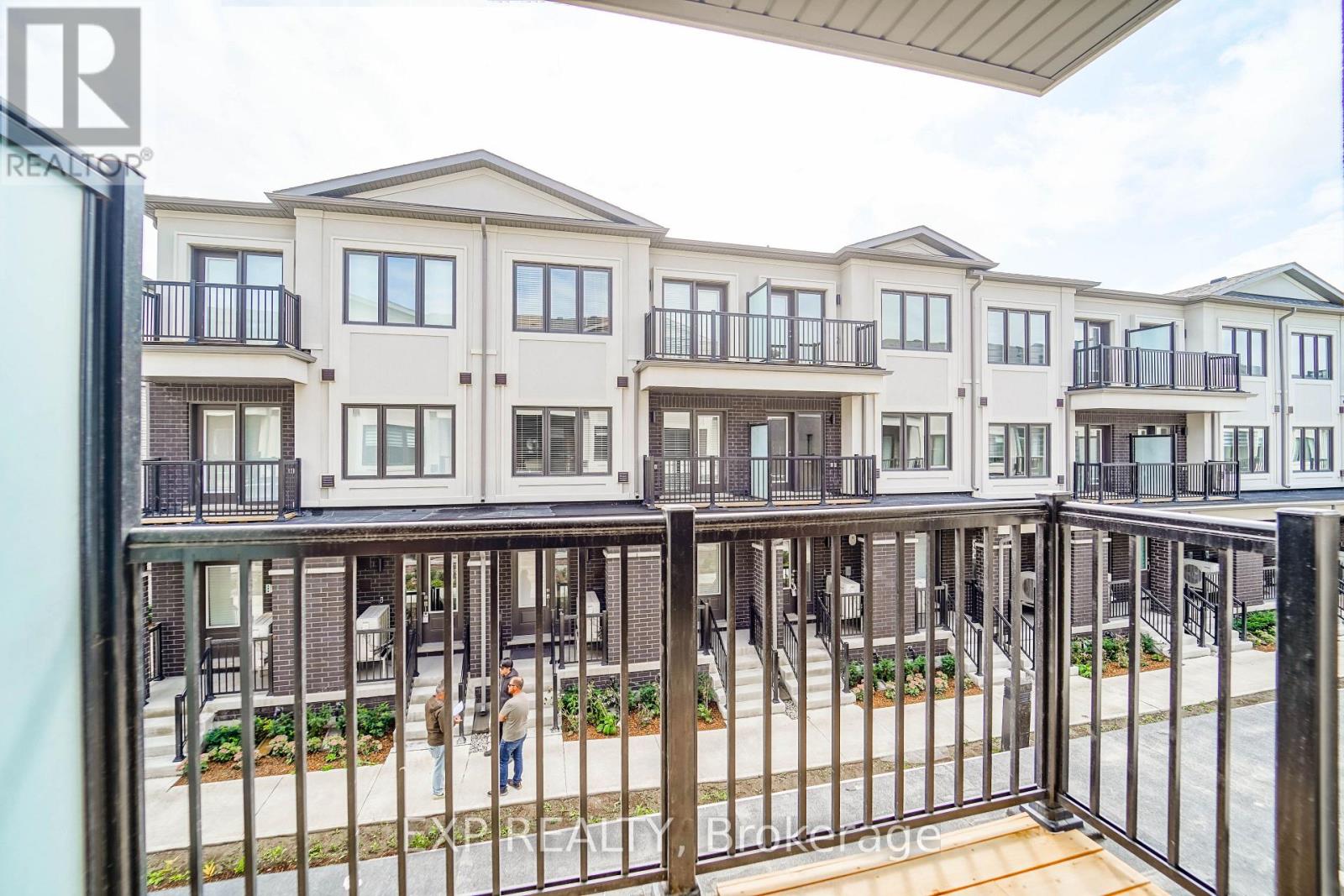 Photo 14 of 93 Matawin Lane, Richmond Hill ON