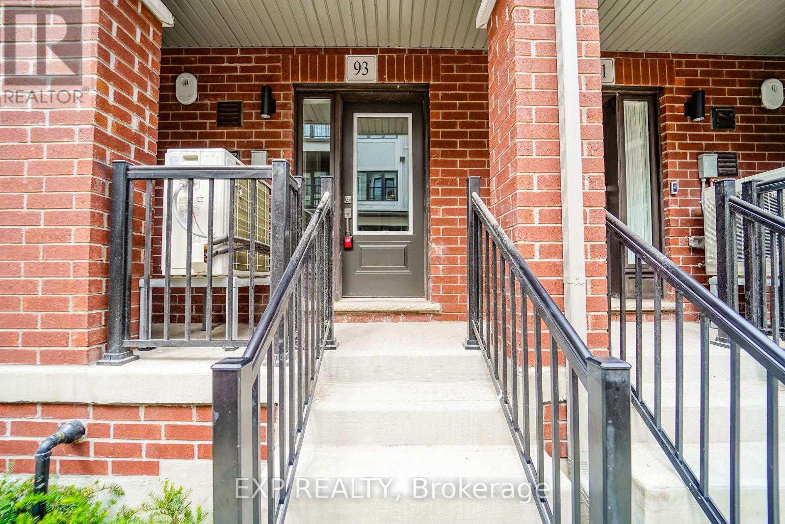Photo 2 of 93 Matawin Lane, Richmond Hill ON