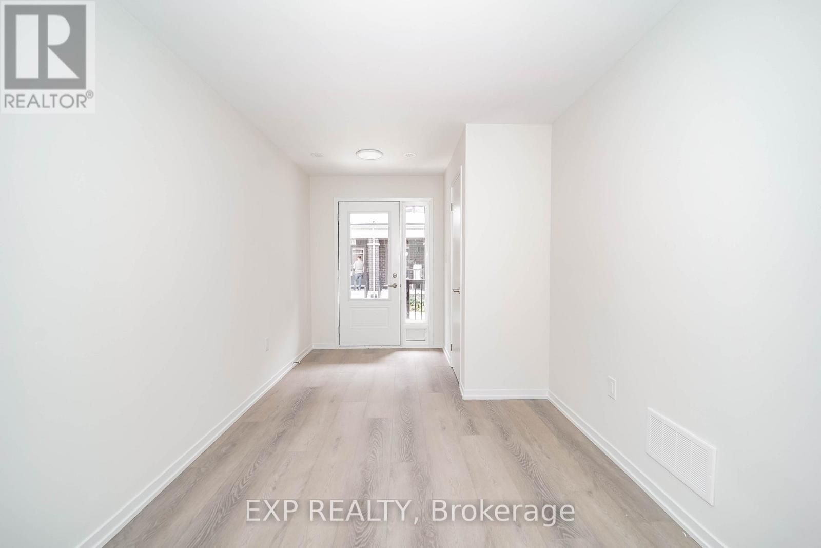 Photo 22 of 93 Matawin Lane, Richmond Hill ON