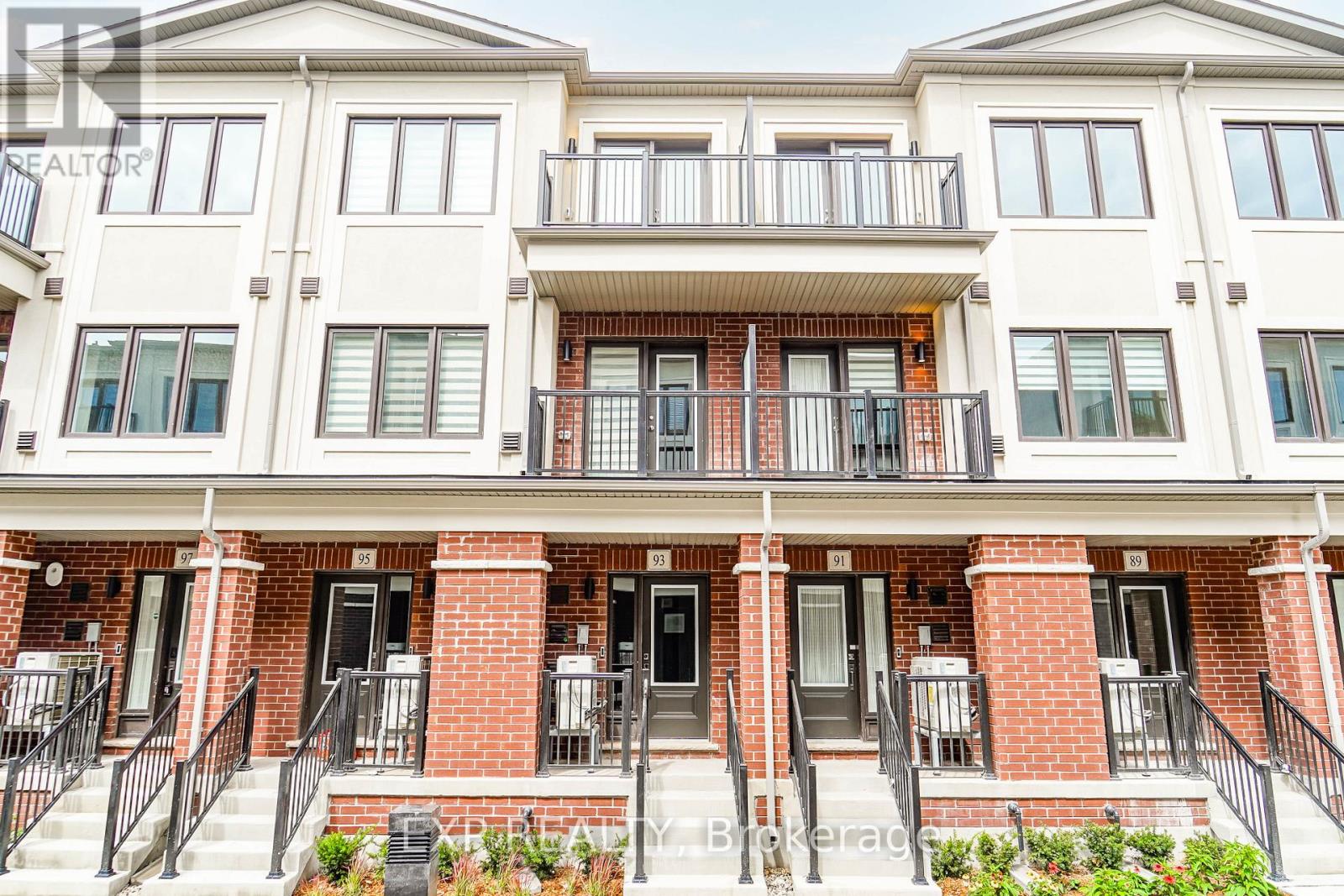 Photo 33 of 93 Matawin Lane, Richmond Hill ON
