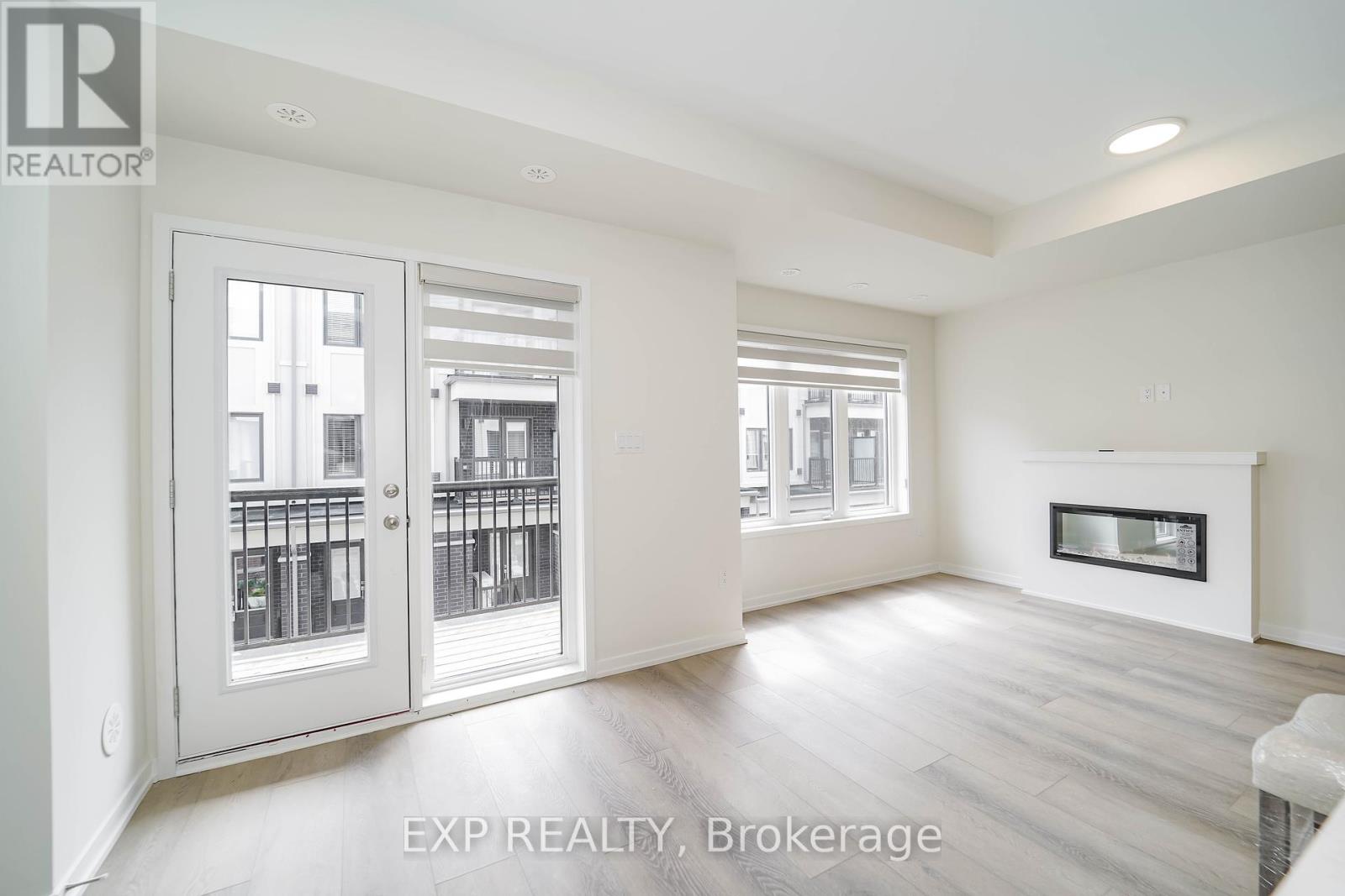 Photo 8 of 93 Matawin Lane, Richmond Hill ON