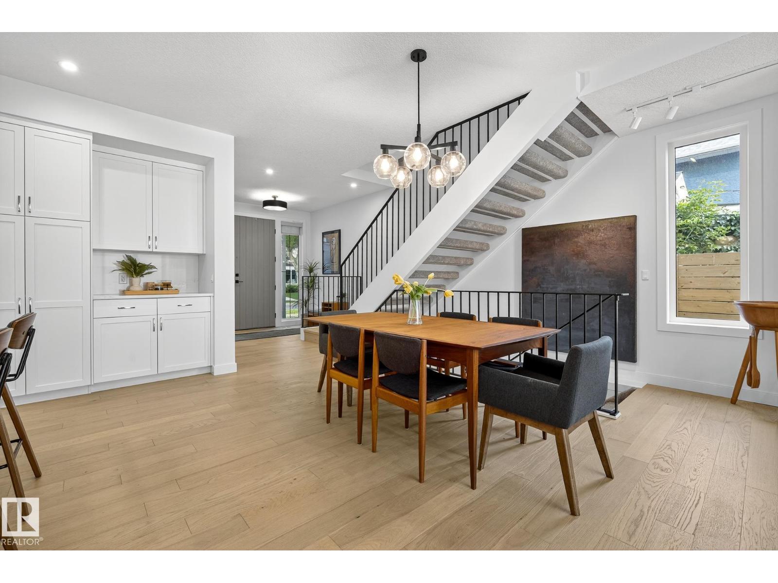Photo 10 of 9721 96 St Nw, Edmonton AB