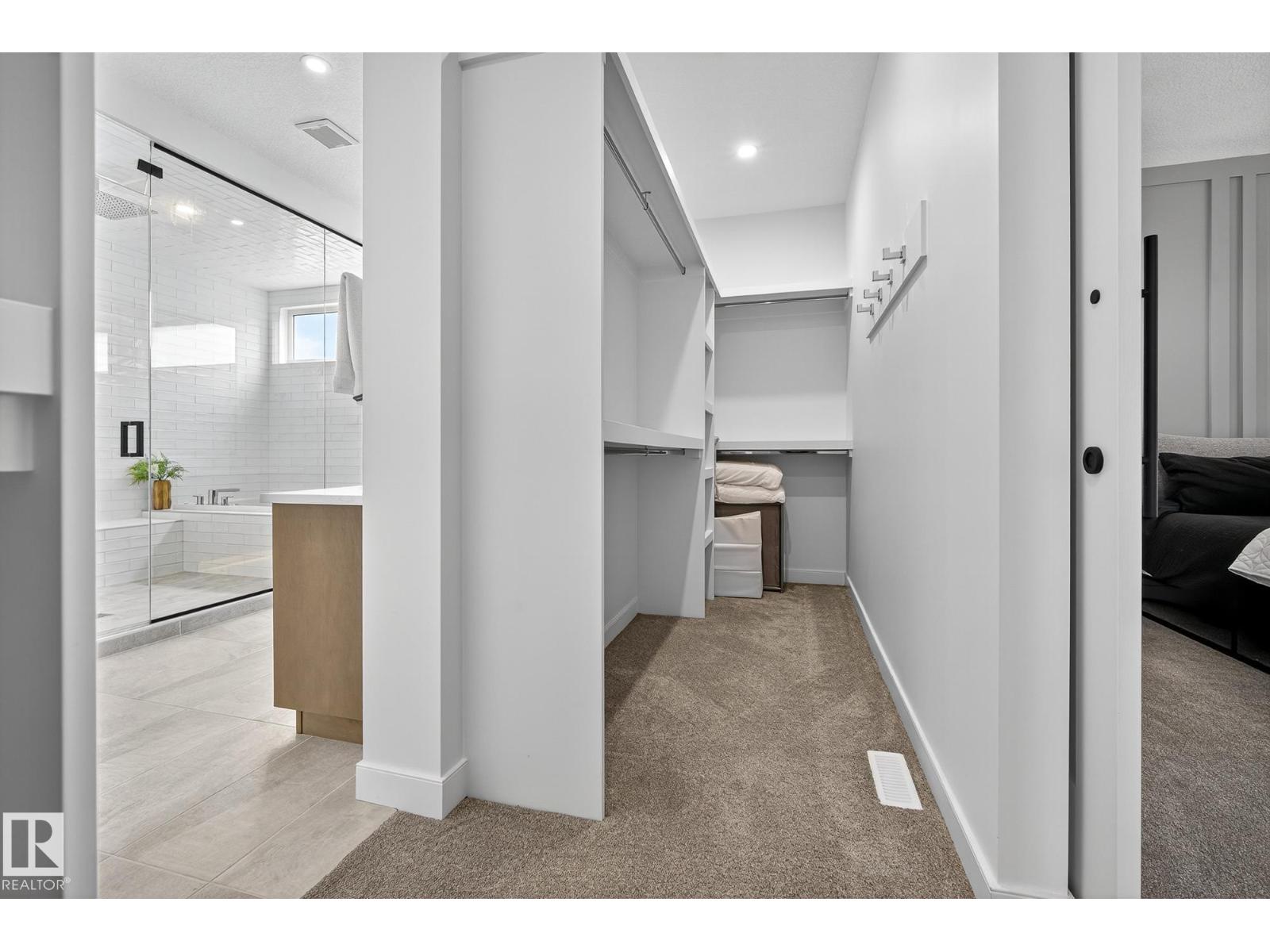 Photo 19 of 9721 96 St Nw, Edmonton AB