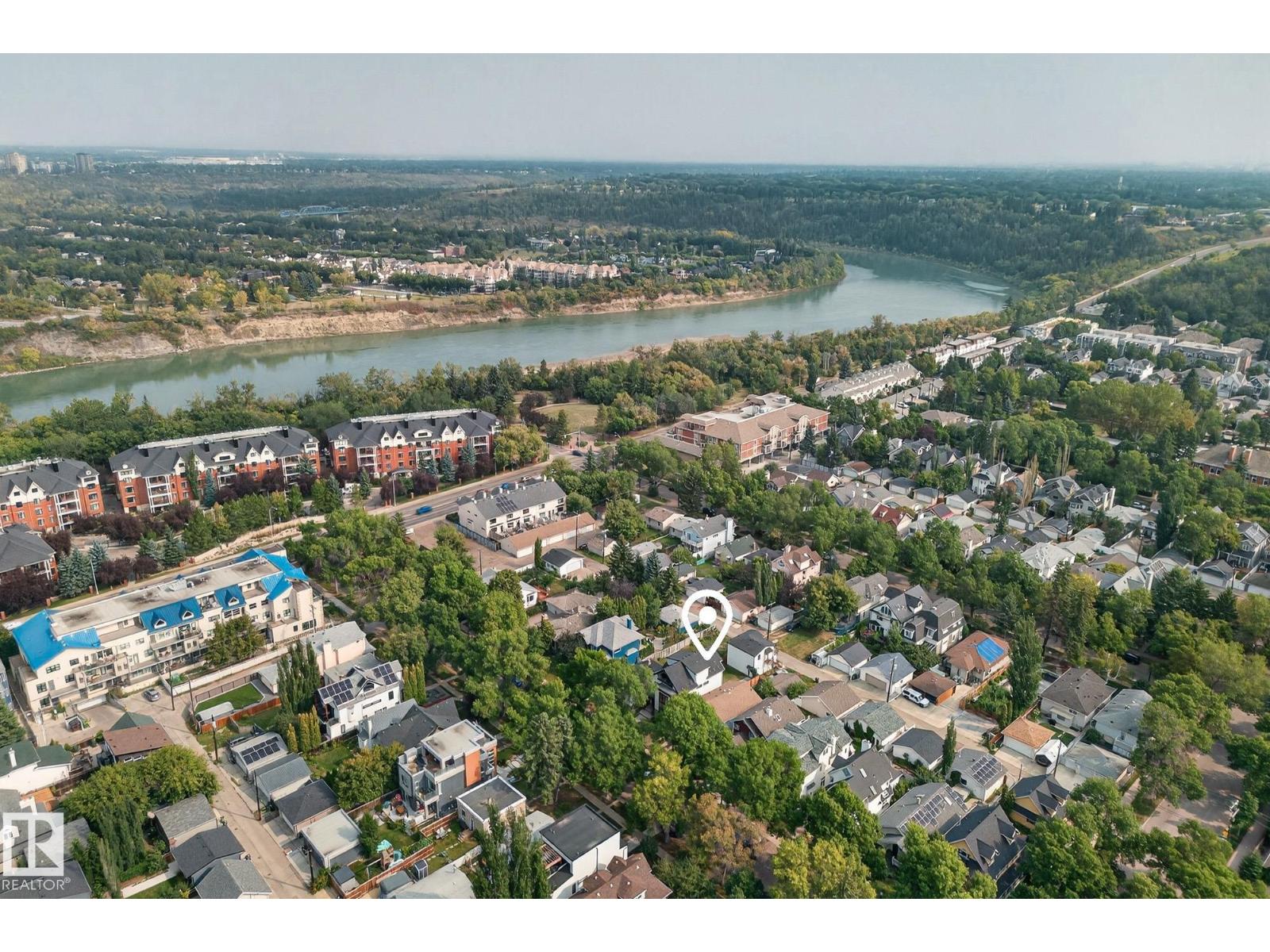 Photo 3 of 9721 96 St Nw, Edmonton AB