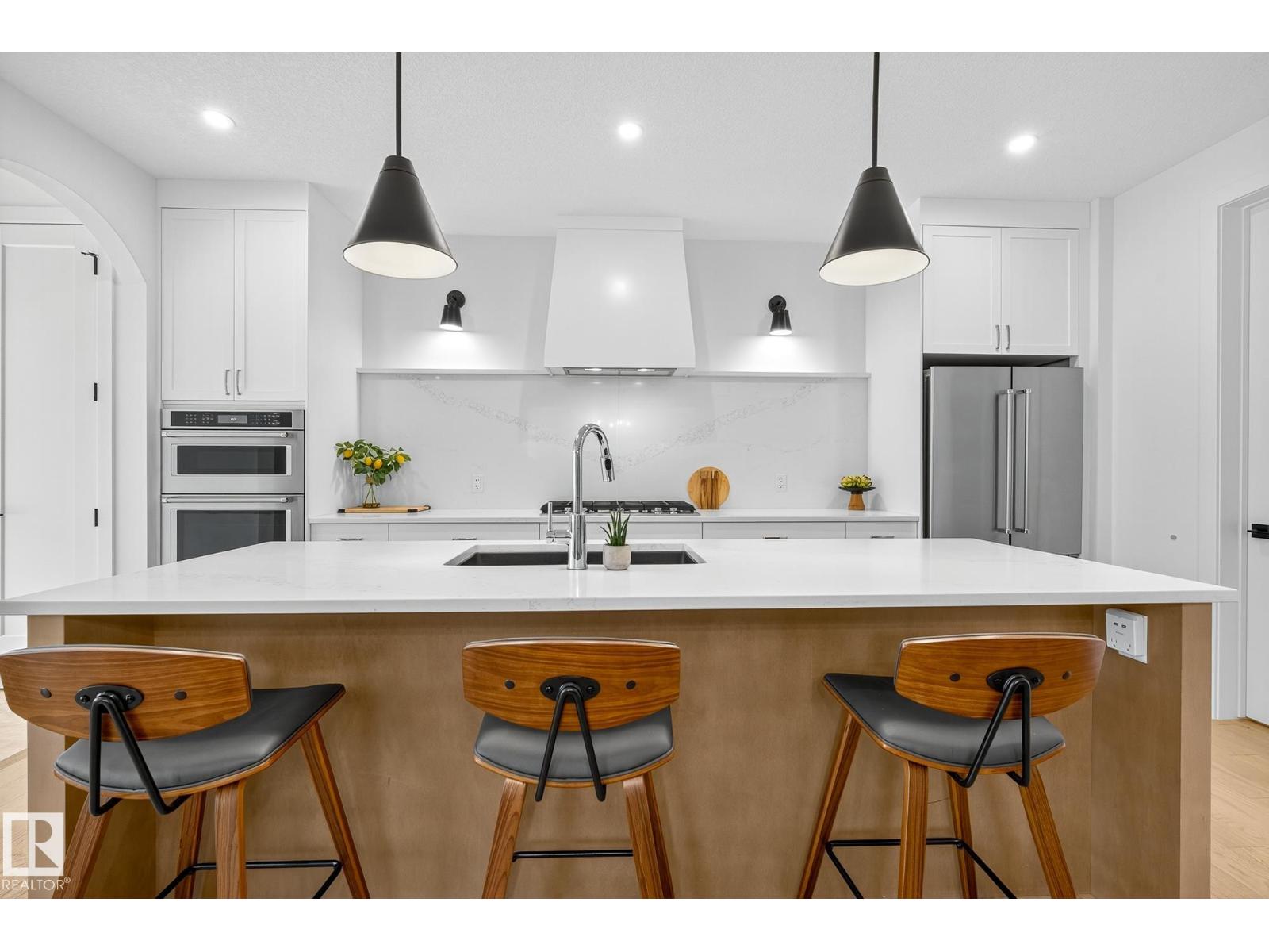 Photo 7 of 9721 96 St Nw, Edmonton AB
