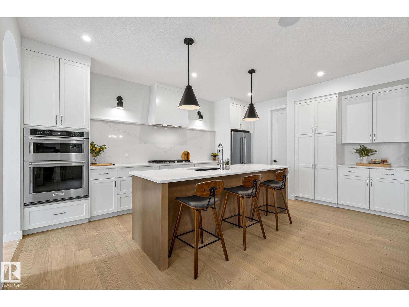 Photo 8 of 9721 96 St Nw, Edmonton AB