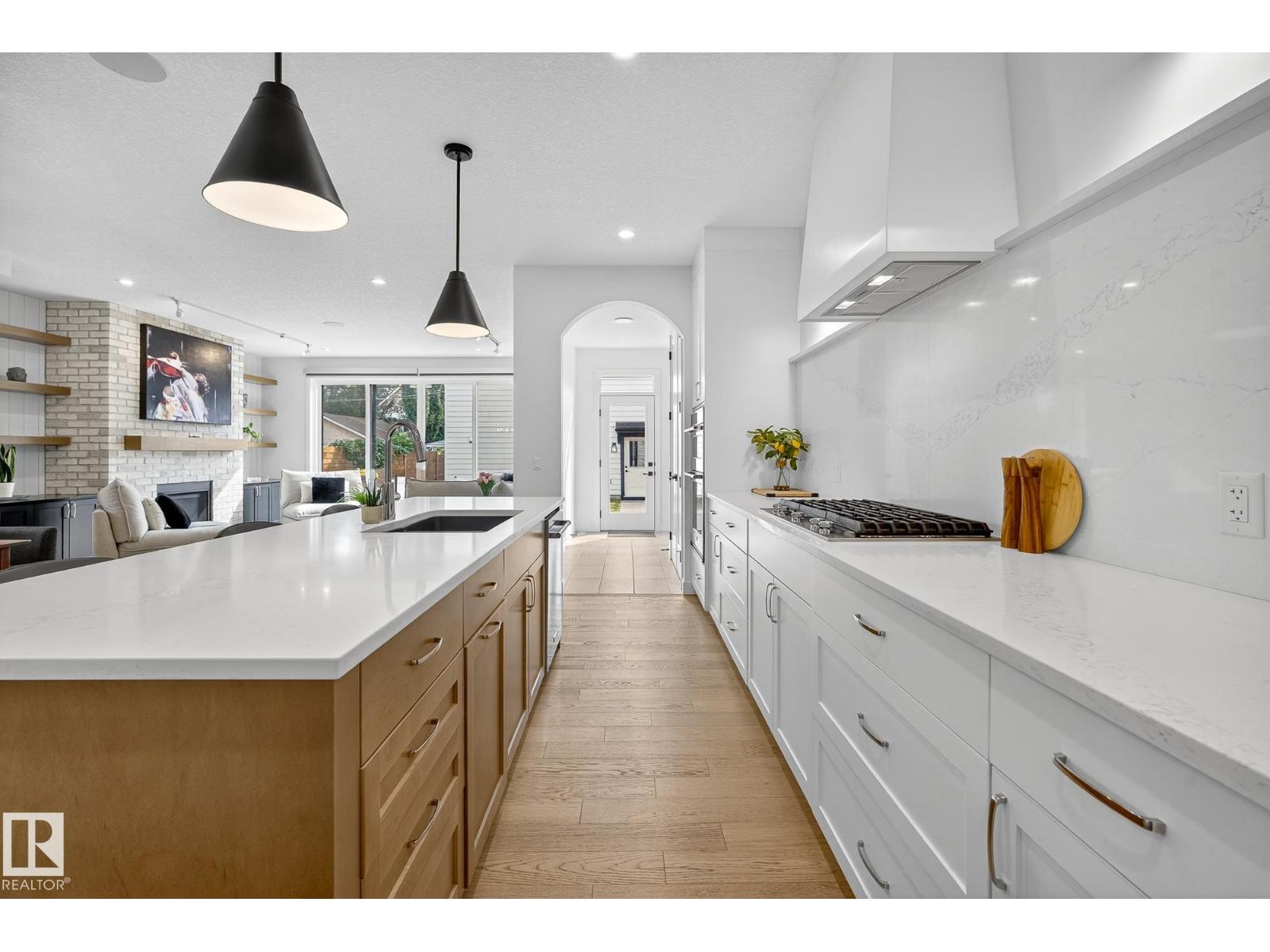 Photo 9 of 9721 96 St Nw, Edmonton AB