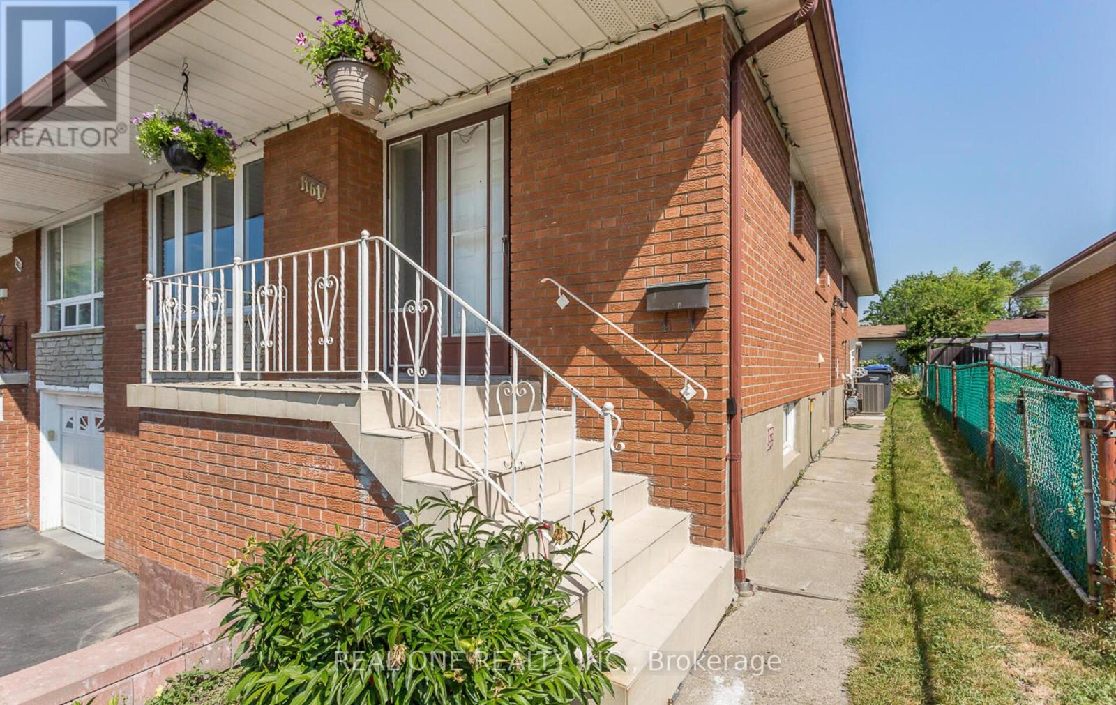 Photo 2 of Lower 1161 Shadeland Drive, Mississauga ON
