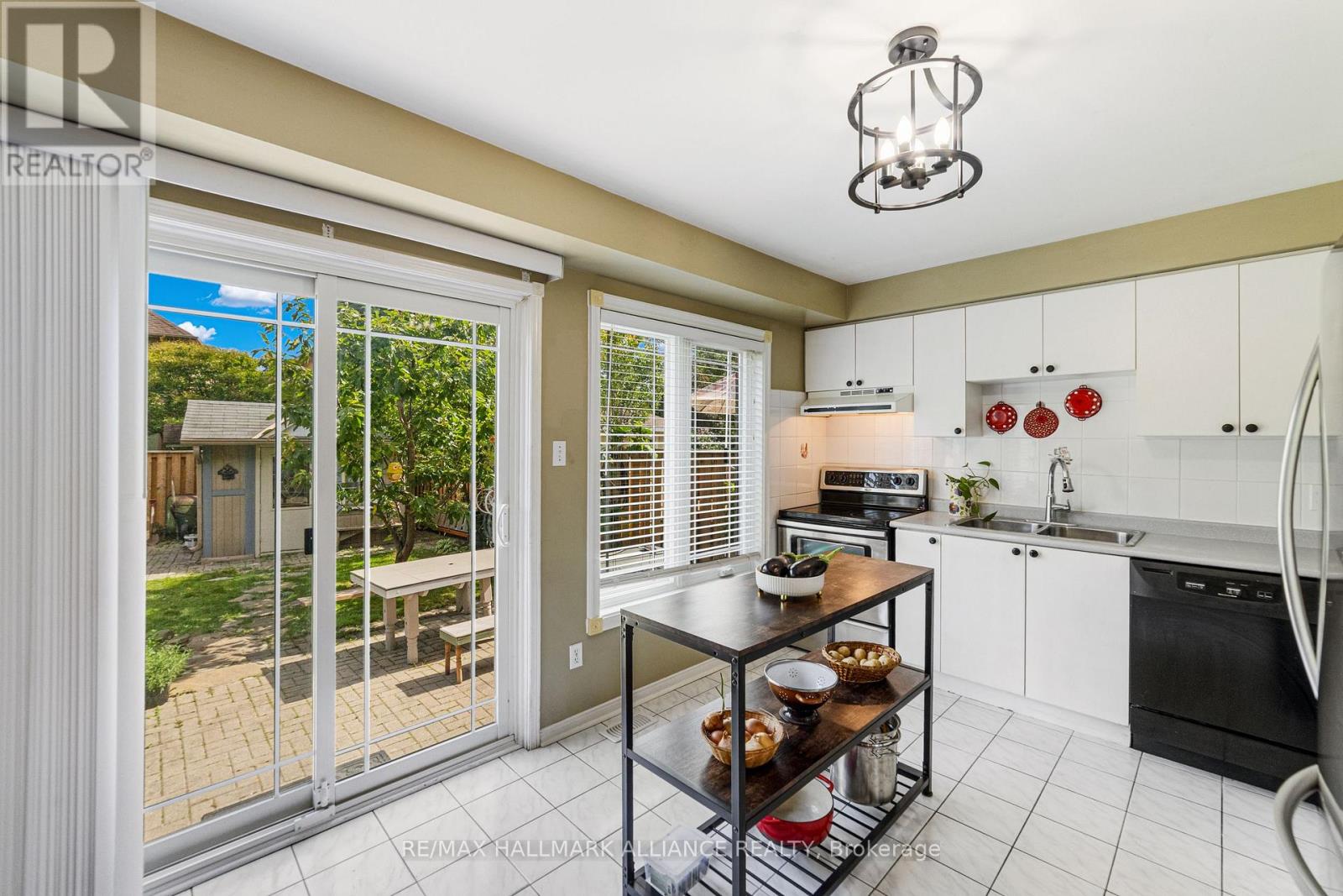 Photo 10 of 365 Turnberry Crescent, Mississauga ON
