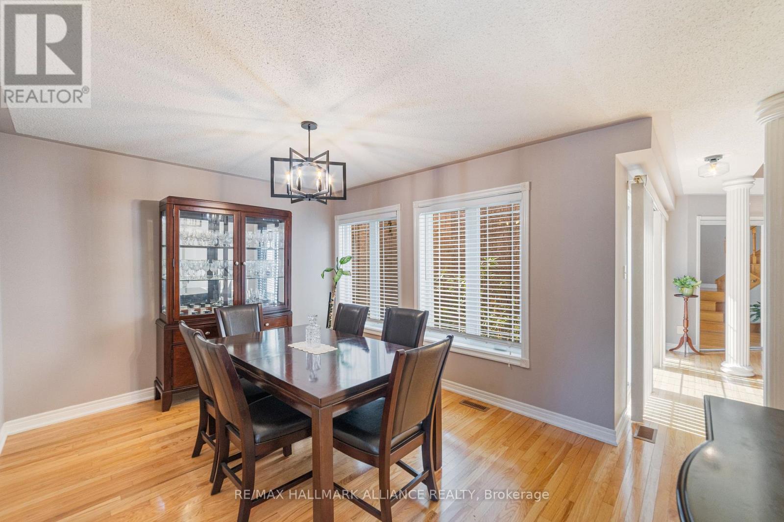 Photo 11 of 365 Turnberry Crescent, Mississauga ON
