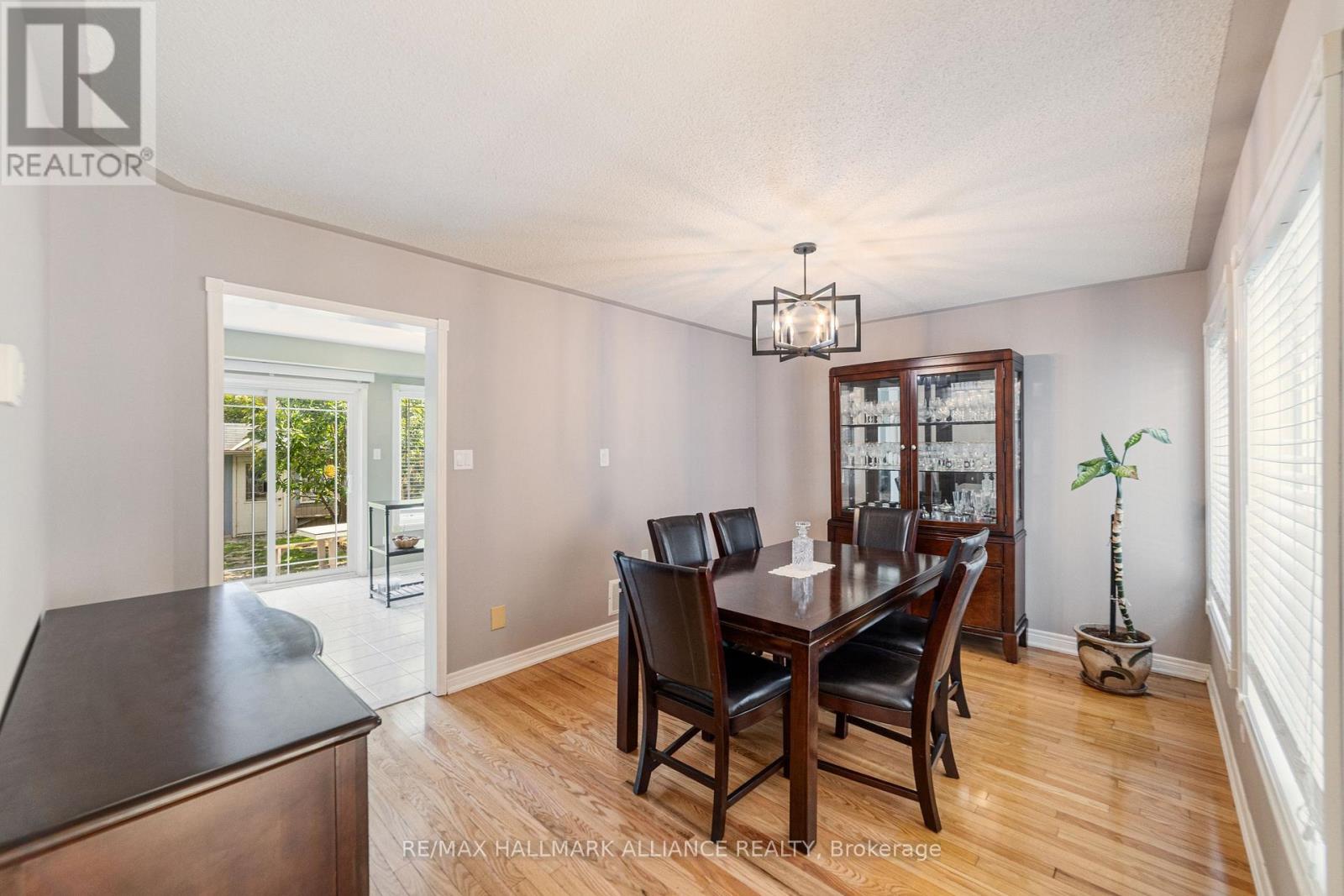 Photo 13 of 365 Turnberry Crescent, Mississauga ON