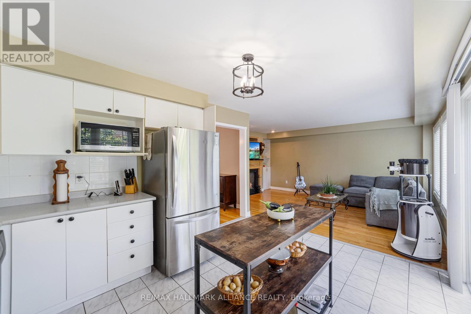 Photo 14 of 365 Turnberry Crescent, Mississauga ON