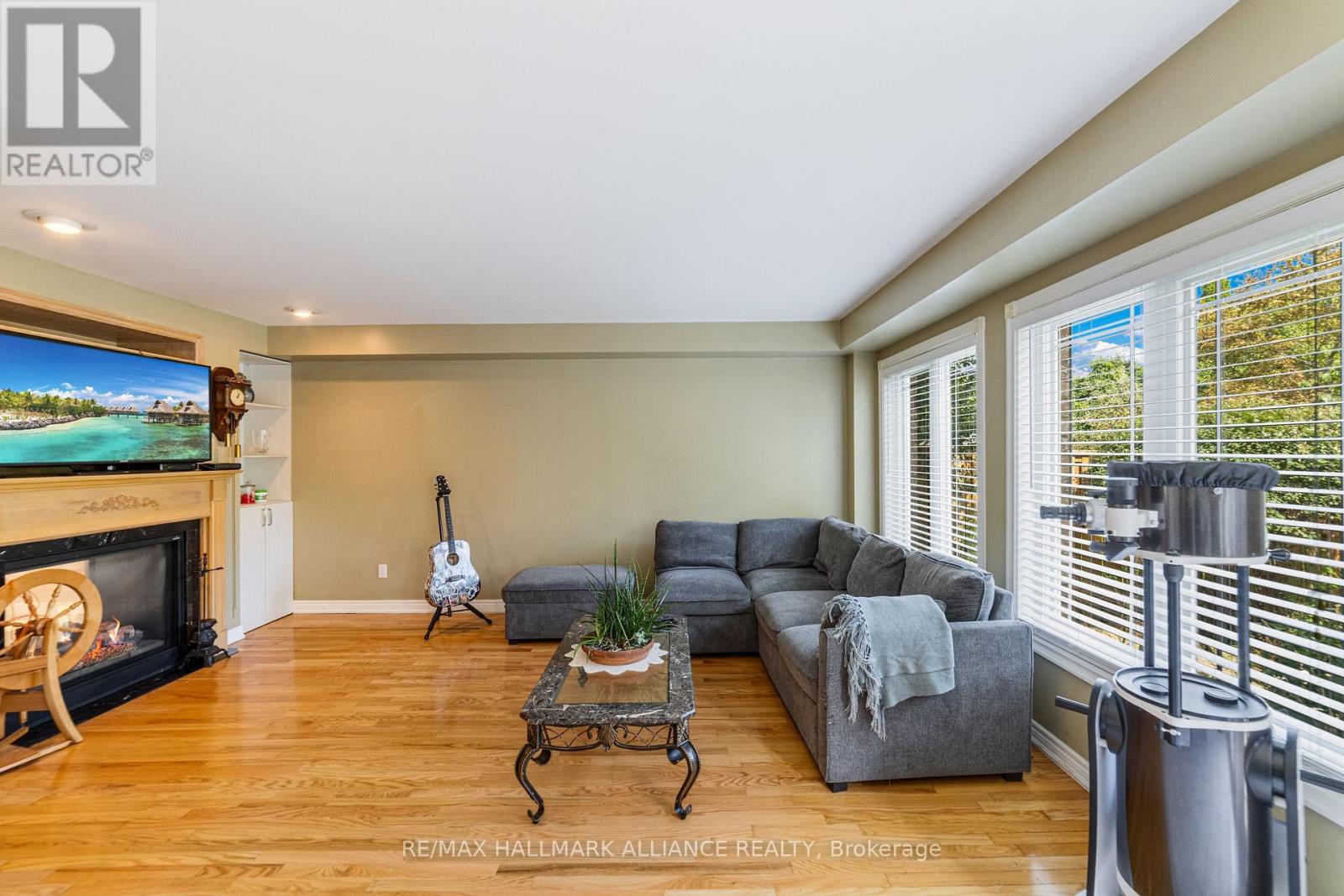 Photo 15 of 365 Turnberry Crescent, Mississauga ON