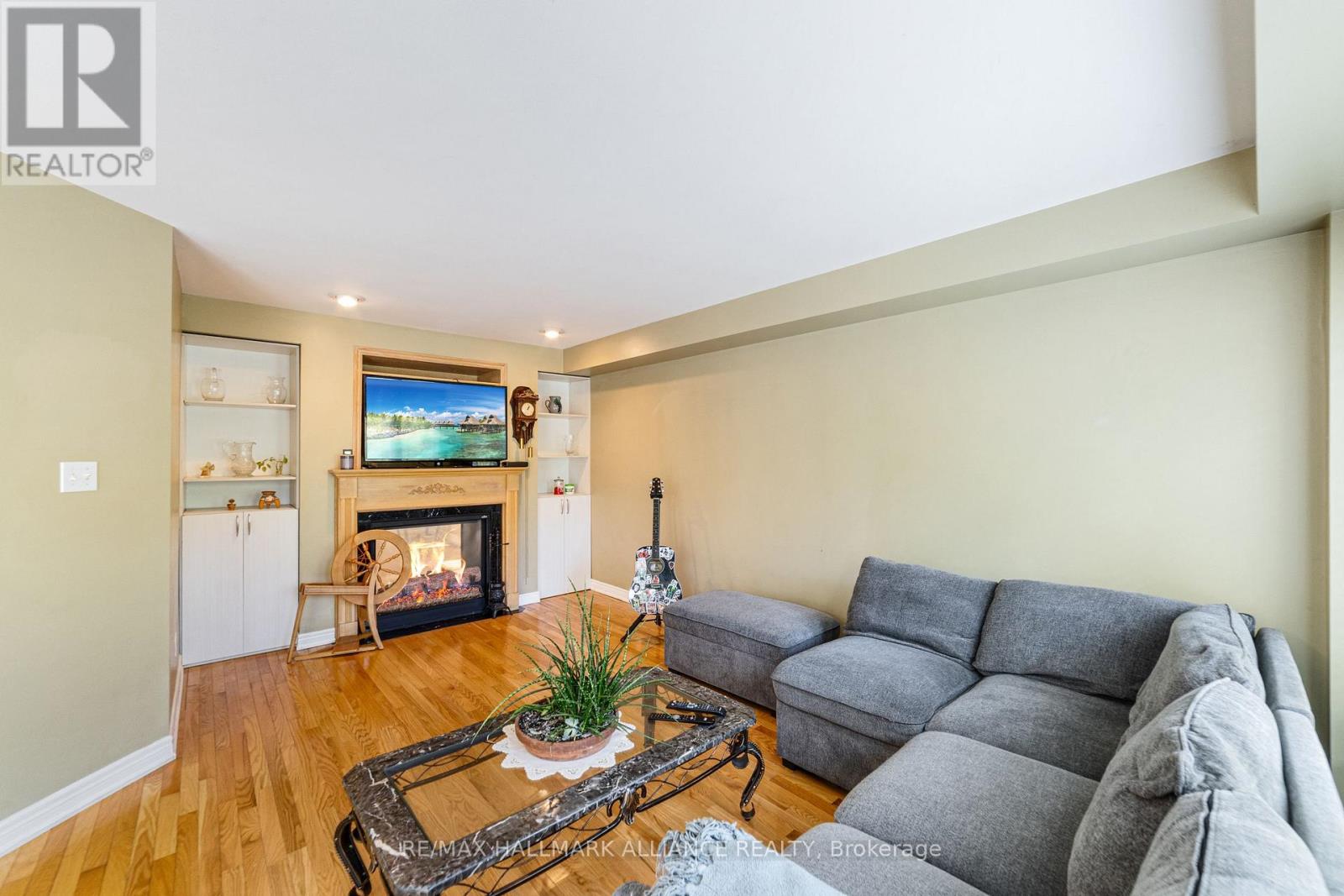 Photo 16 of 365 Turnberry Crescent, Mississauga ON