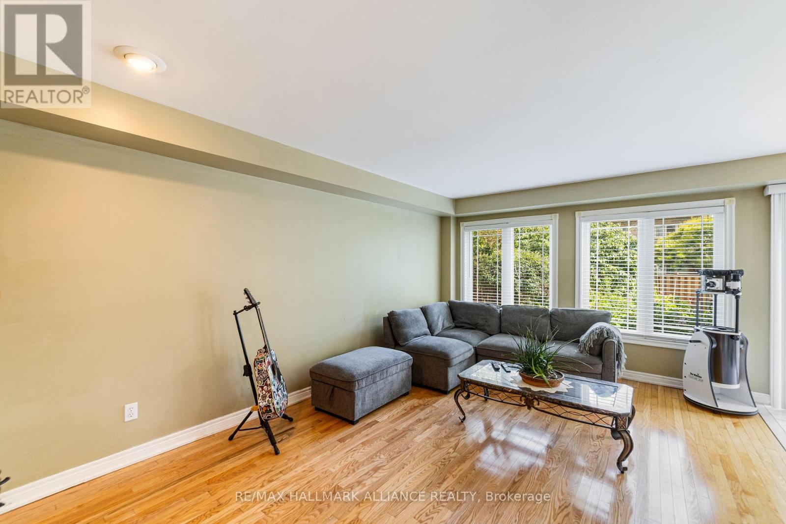 Photo 17 of 365 Turnberry Crescent, Mississauga ON