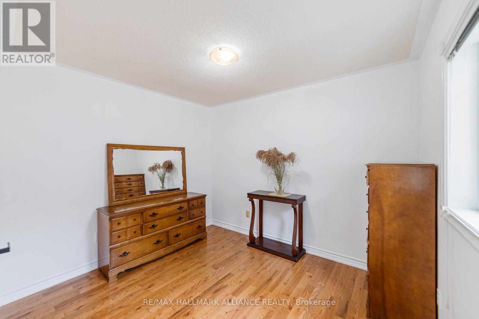 Photo 19 of 365 Turnberry Crescent, Mississauga ON