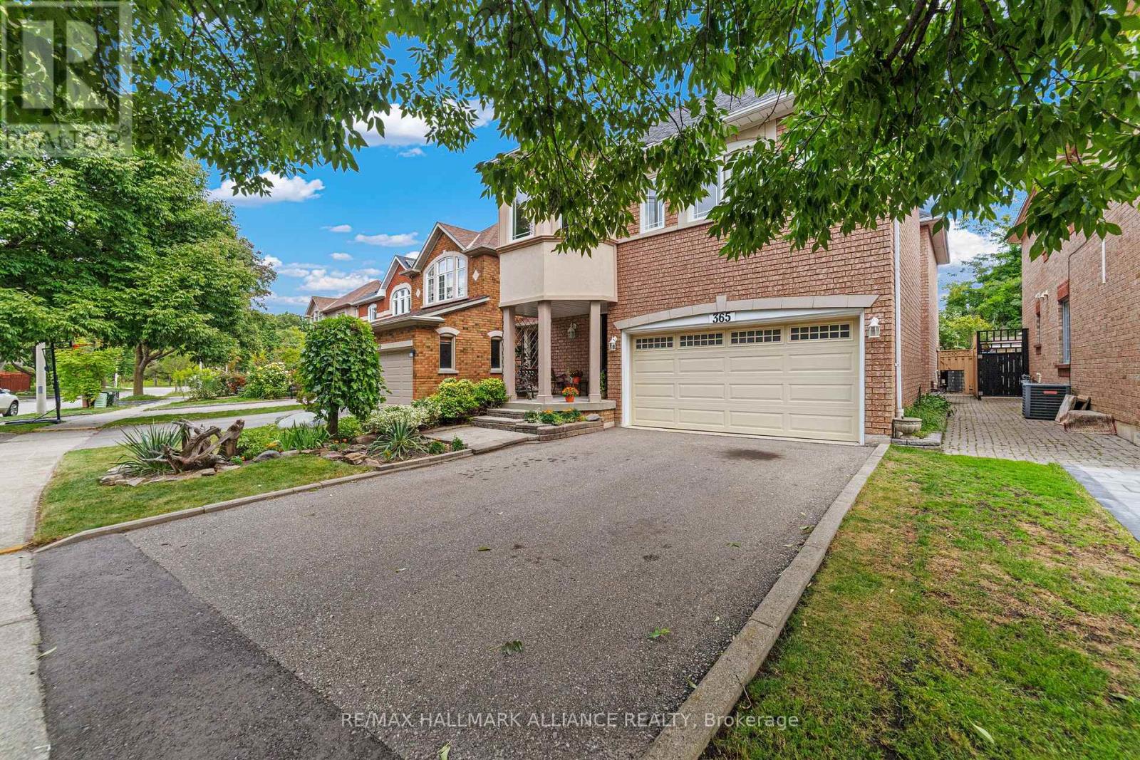 Photo 2 of 365 Turnberry Crescent, Mississauga ON