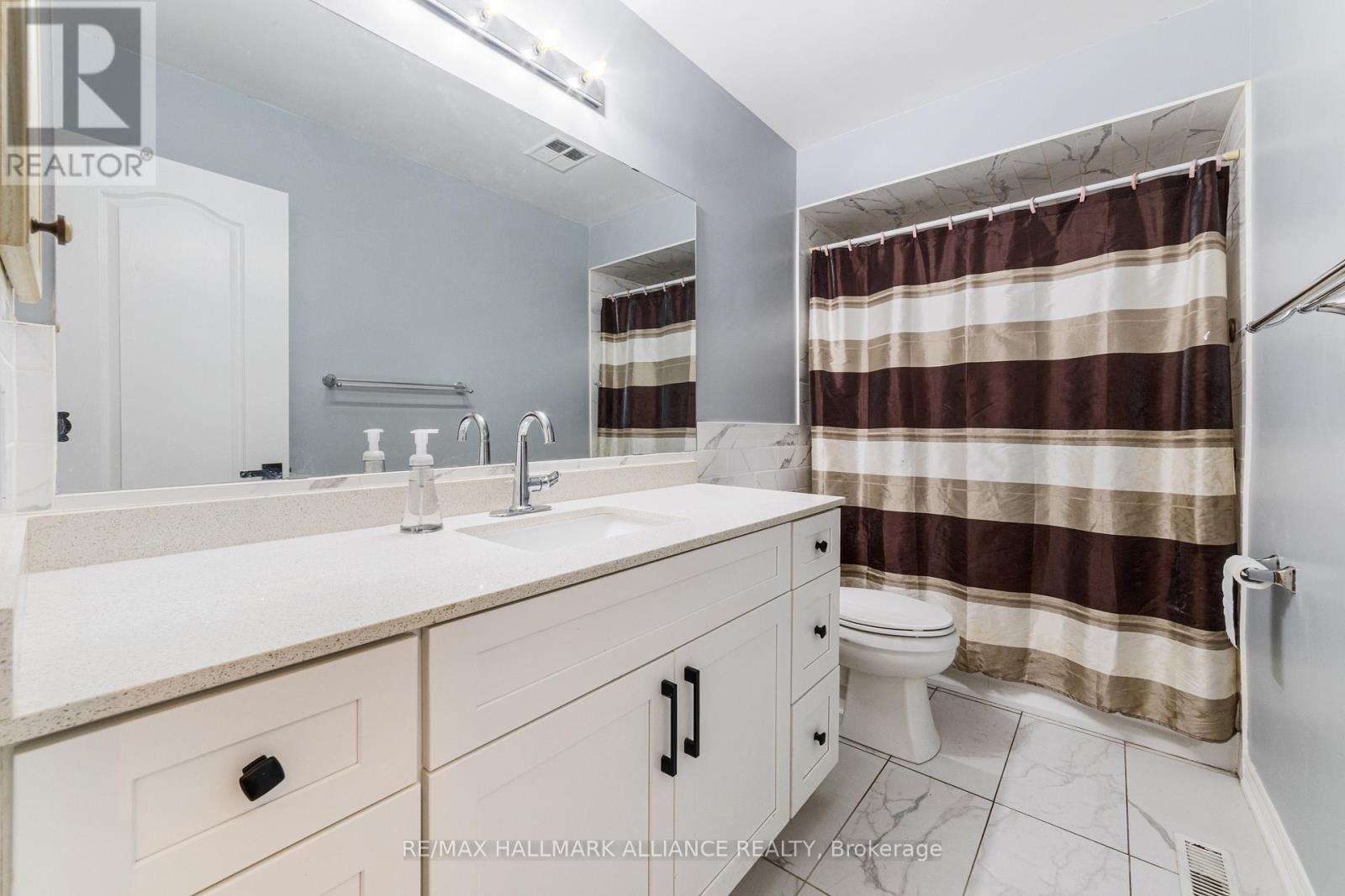 Photo 20 of 365 Turnberry Crescent, Mississauga ON