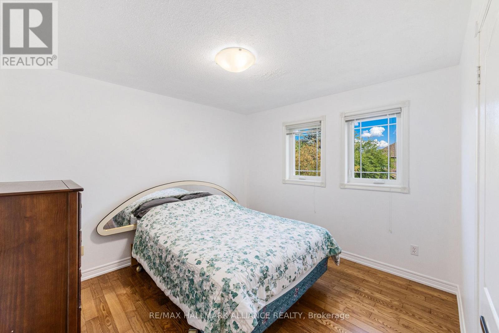 Photo 22 of 365 Turnberry Crescent, Mississauga ON