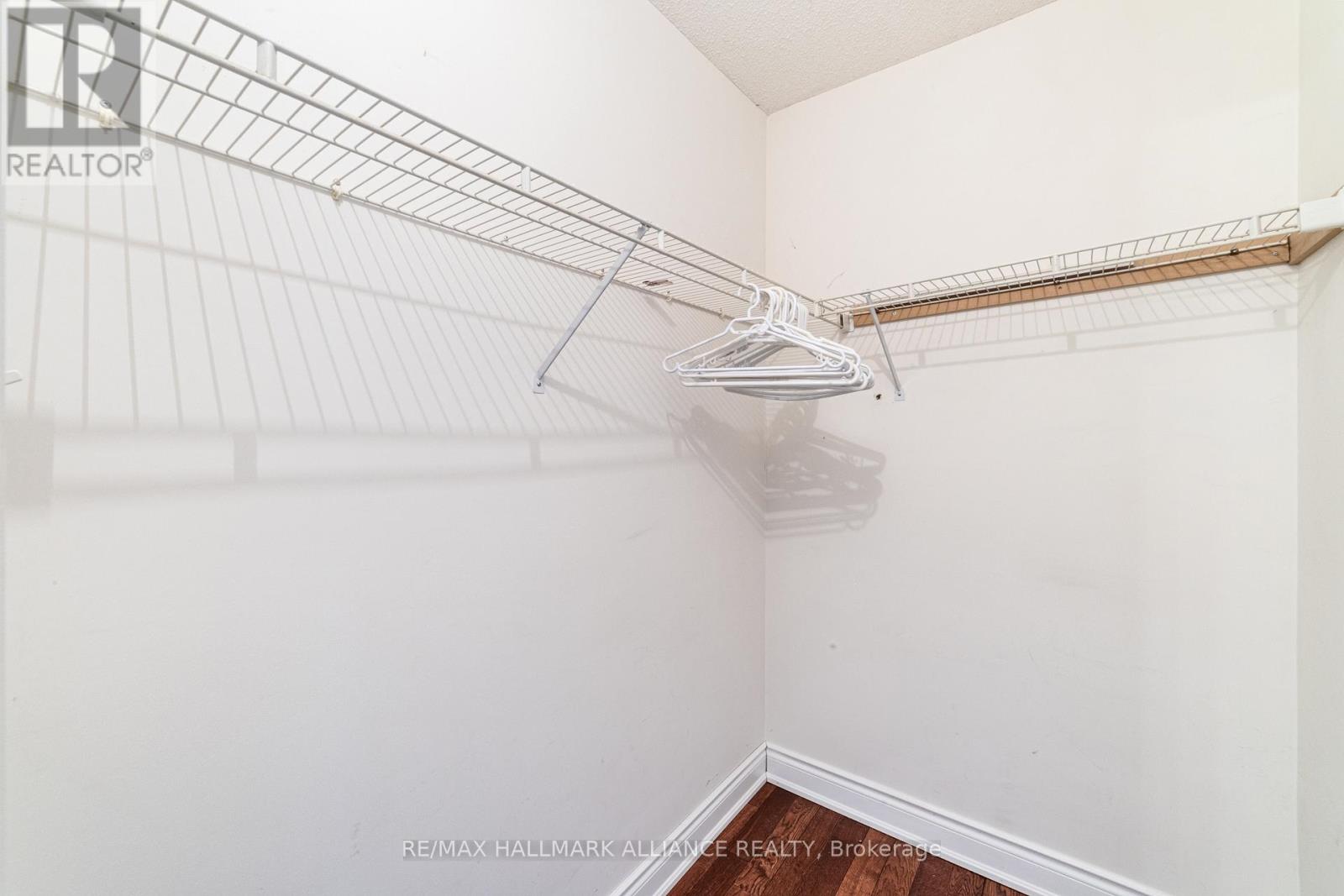 Photo 27 of 365 Turnberry Crescent, Mississauga ON