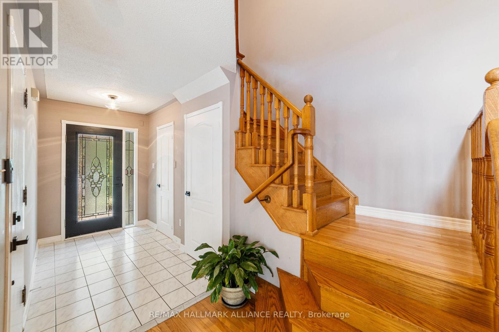 Photo 5 of 365 Turnberry Crescent, Mississauga ON