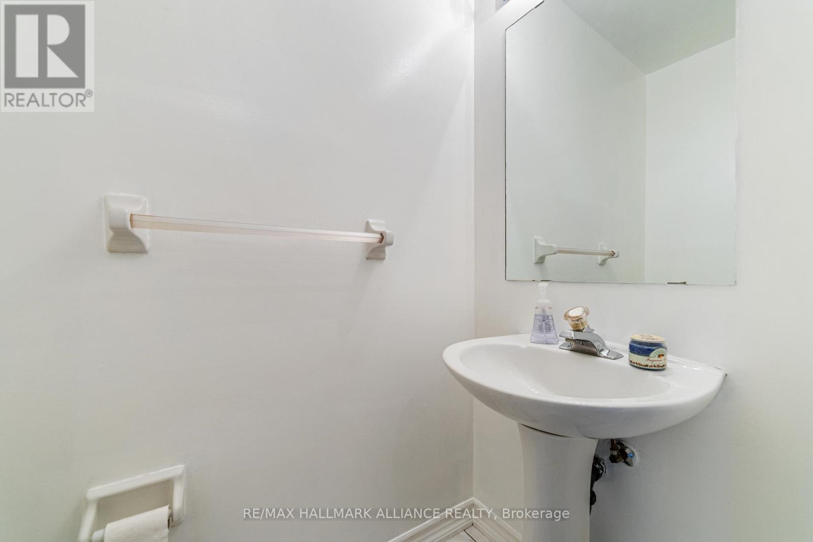 Photo 7 of 365 Turnberry Crescent, Mississauga ON