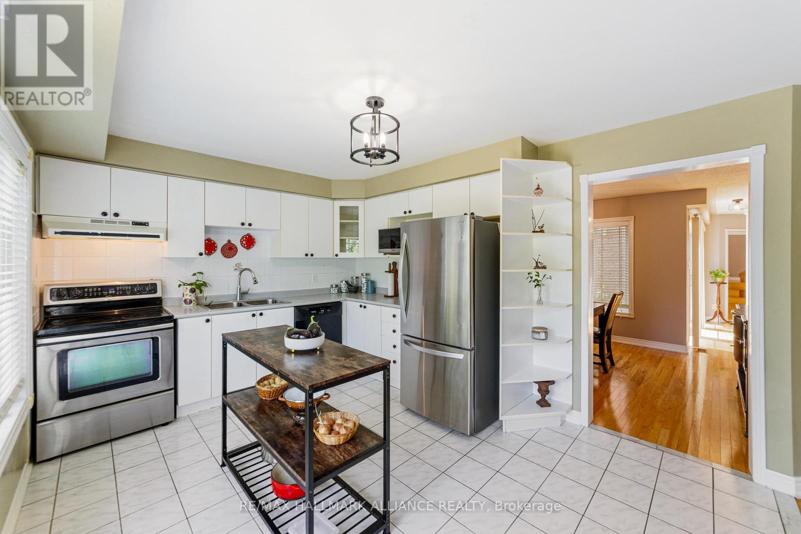 Photo 9 of 365 Turnberry Crescent, Mississauga ON