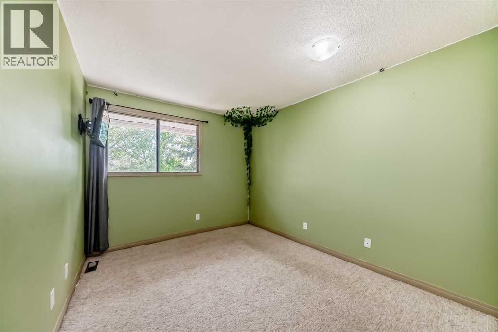 Photo 11 of 17 6915 Ranchview Drive Nw, Calgary AB
