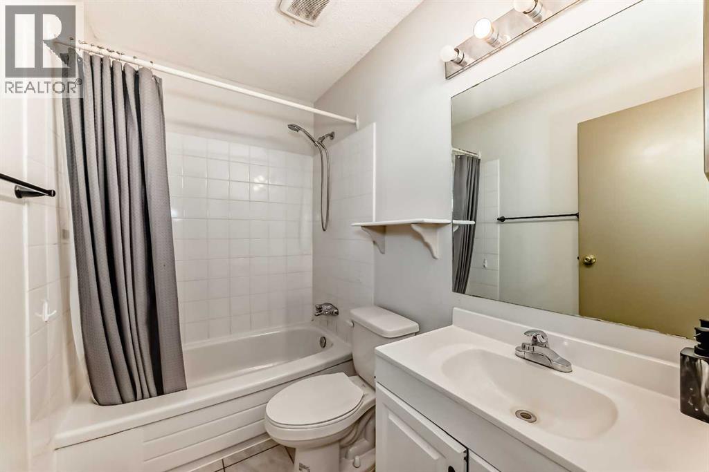 Photo 16 of 17 6915 Ranchview Drive Nw, Calgary AB