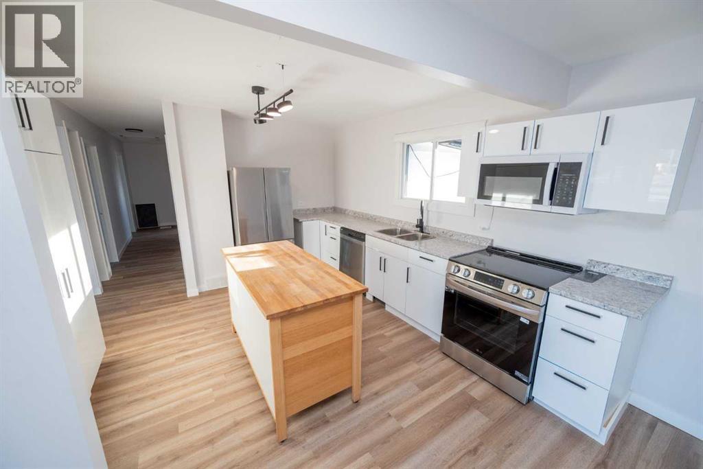 Photo 8 of 10209 108 Avenue, Grande Prairie AB