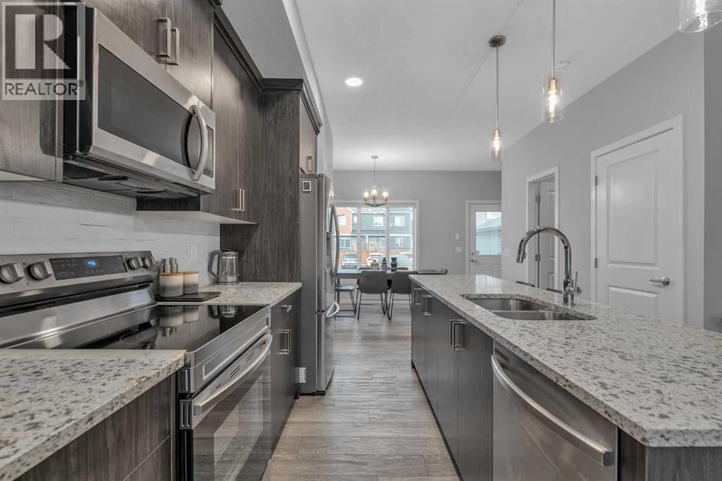 Photo 13 of 1121 Chinook Gate Bay Sw, Airdrie AB