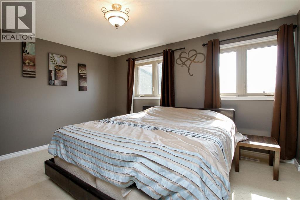 Photo 18 of 4 Haliburton Crescent, Red Deer AB
