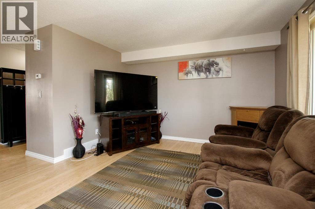 Photo 6 of 4 Haliburton Crescent, Red Deer AB