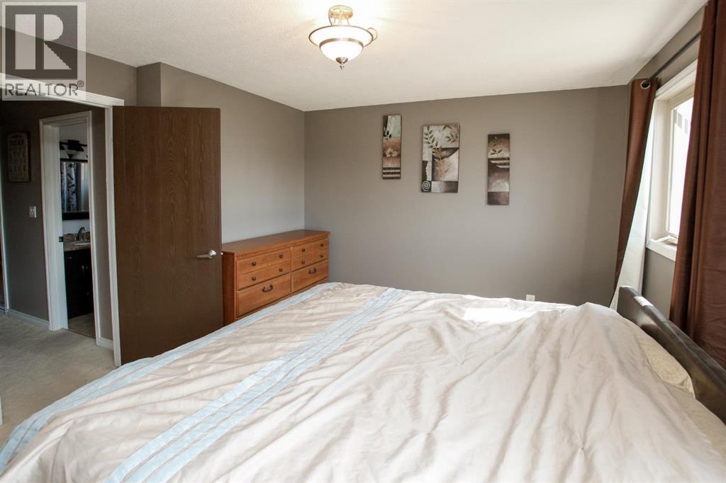 Photo 20 of 4 Haliburton Crescent, Red Deer AB