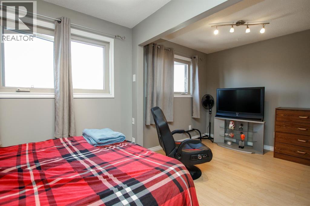 Photo 23 of 4 Haliburton Crescent, Red Deer AB
