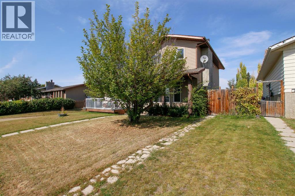 Photo 1 of 4 Haliburton Crescent, Red Deer AB