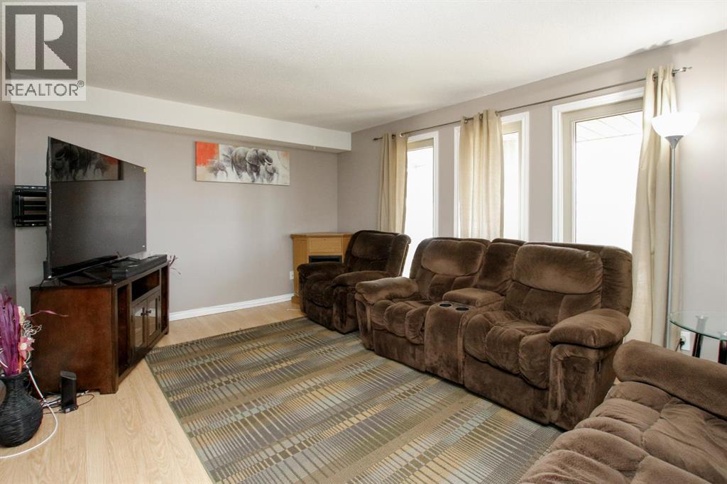 Photo 5 of 4 Haliburton Crescent, Red Deer AB