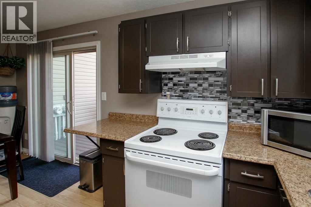 Photo 12 of 4 Haliburton Crescent, Red Deer AB