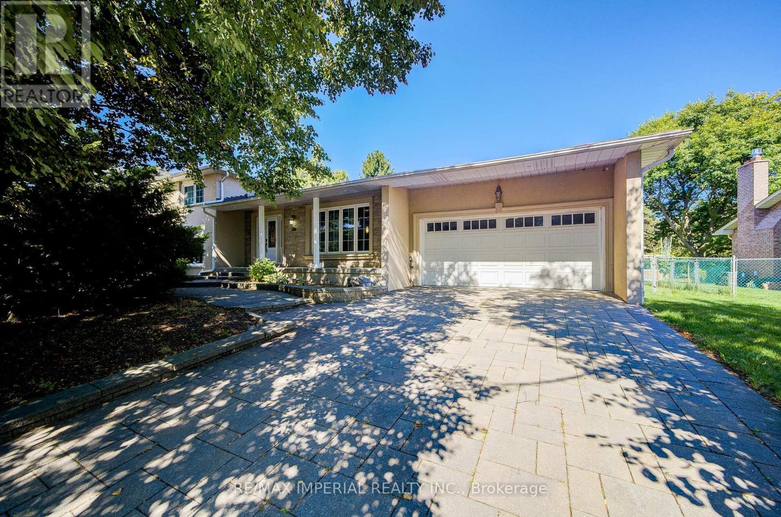 Photo 2 of 20 Blackforest Drive, Richmond Hill ON