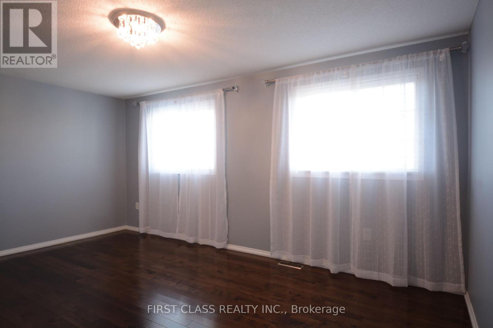 Photo 25 of 13 Benjamin Lane, Barrie ON