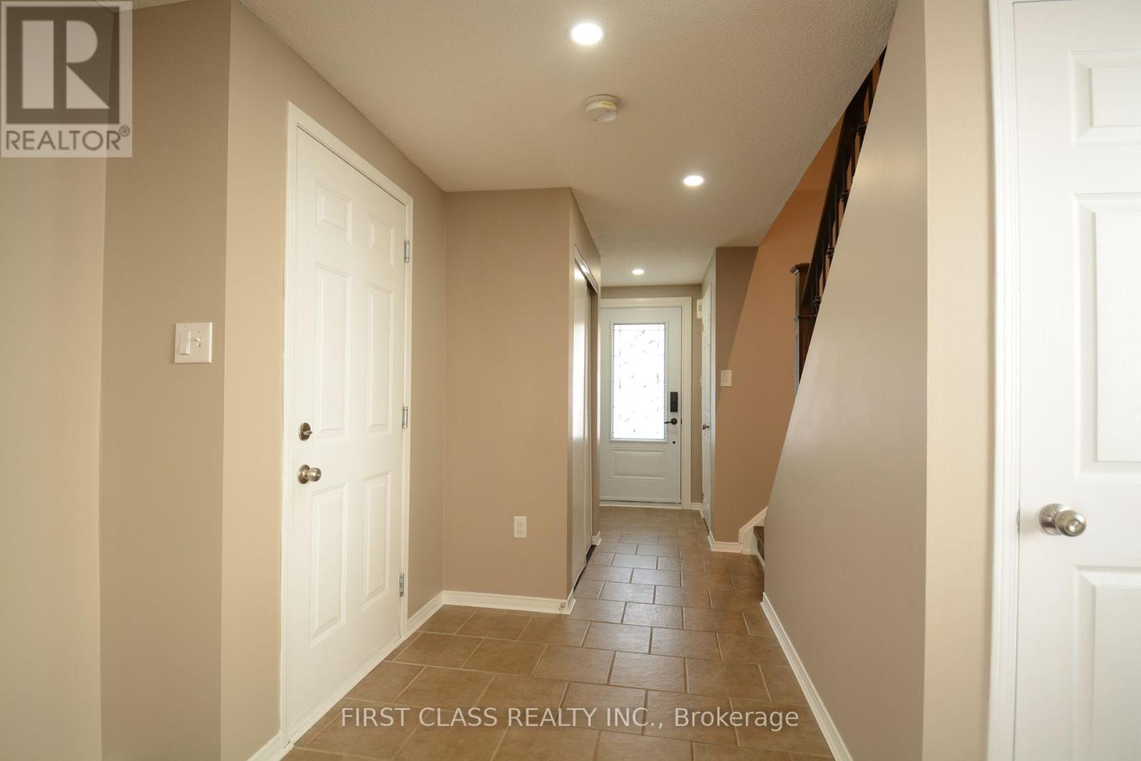 Photo 23 of 13 Benjamin Lane, Barrie ON