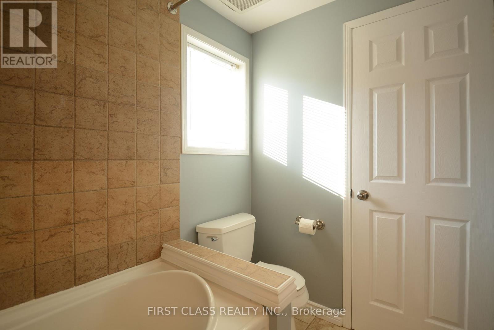 Photo 27 of 13 Benjamin Lane, Barrie ON