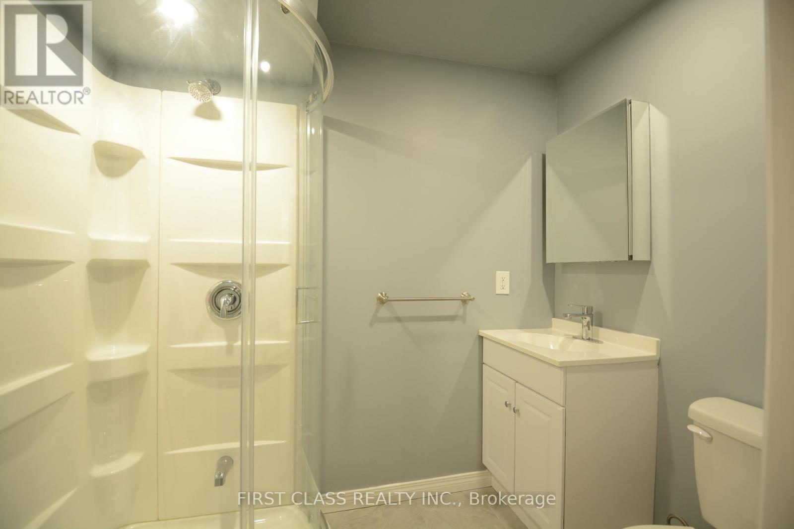 Photo 29 of 13 Benjamin Lane, Barrie ON