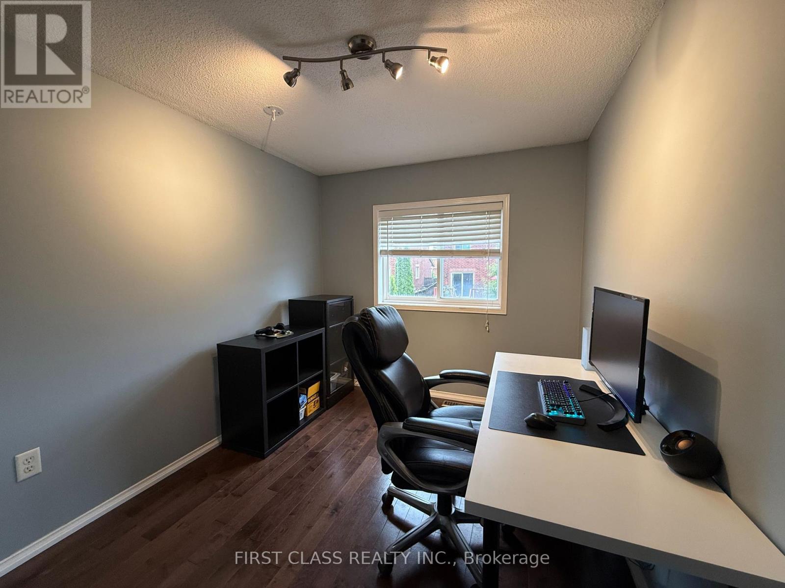 Photo 17 of 13 Benjamin Lane, Barrie ON