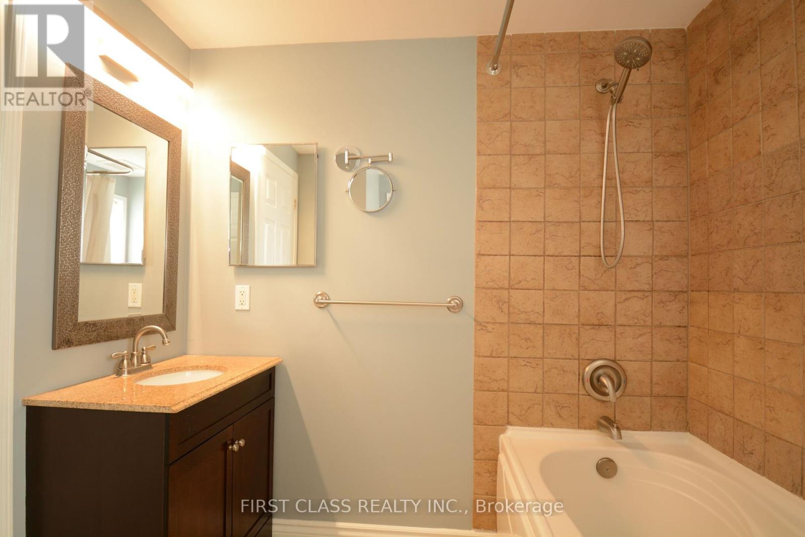 Photo 26 of 13 Benjamin Lane, Barrie ON
