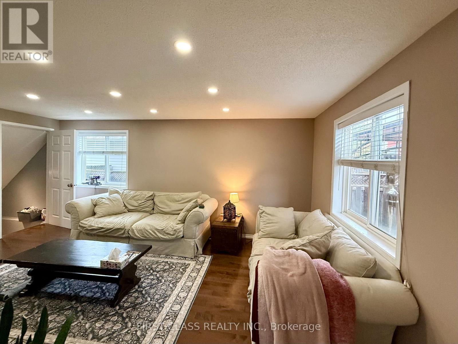 Photo 4 of 13 Benjamin Lane, Barrie ON