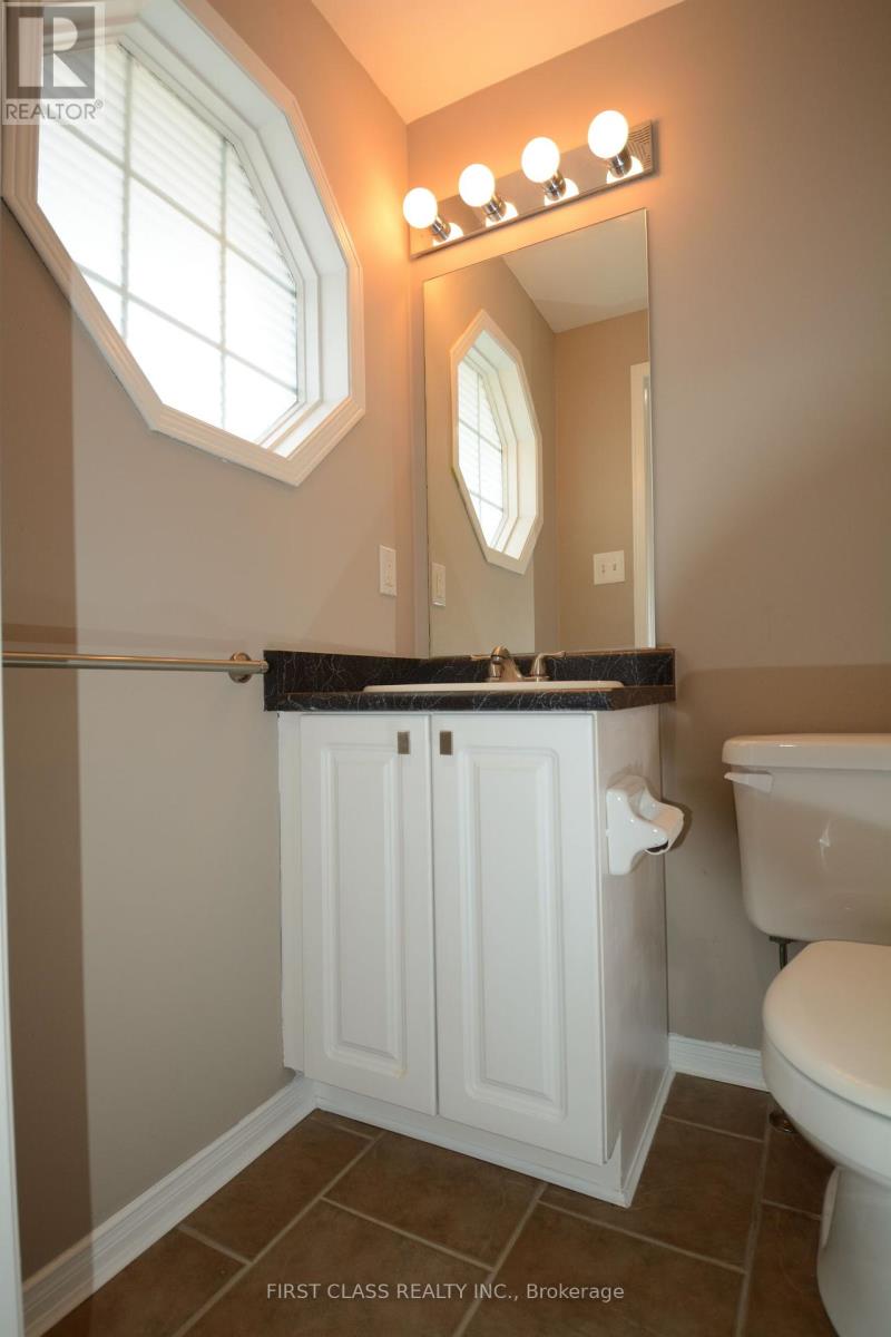 Photo 28 of 13 Benjamin Lane, Barrie ON